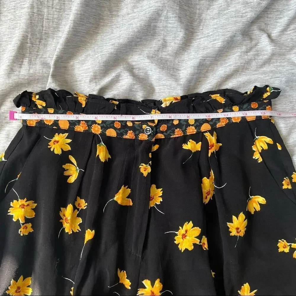 TOPSHOP Black & Yellow Floral High Waisted Shorts Size 4